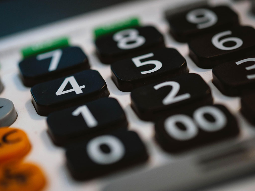 Jak sestavit realistický rozpočet na rekonstrukci bytu v Praze v roce 2025