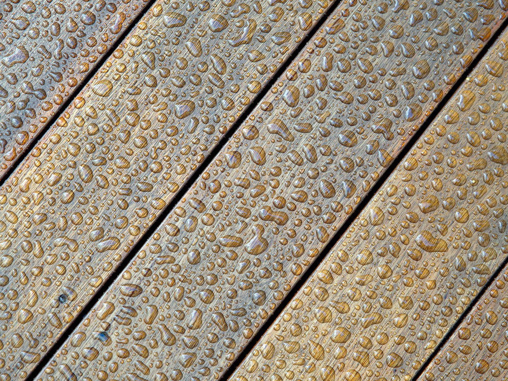 Srovnání podlah: vinyl, SPC, dřevo – co vydrží nejvíc?