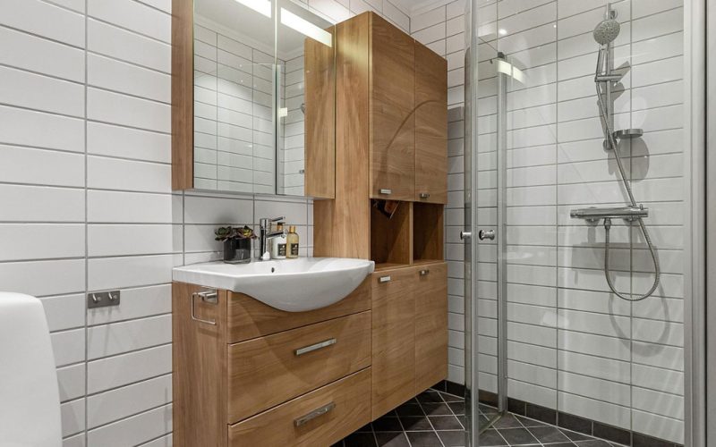 4 m² dilematu: Sprchový kout nebo vana?