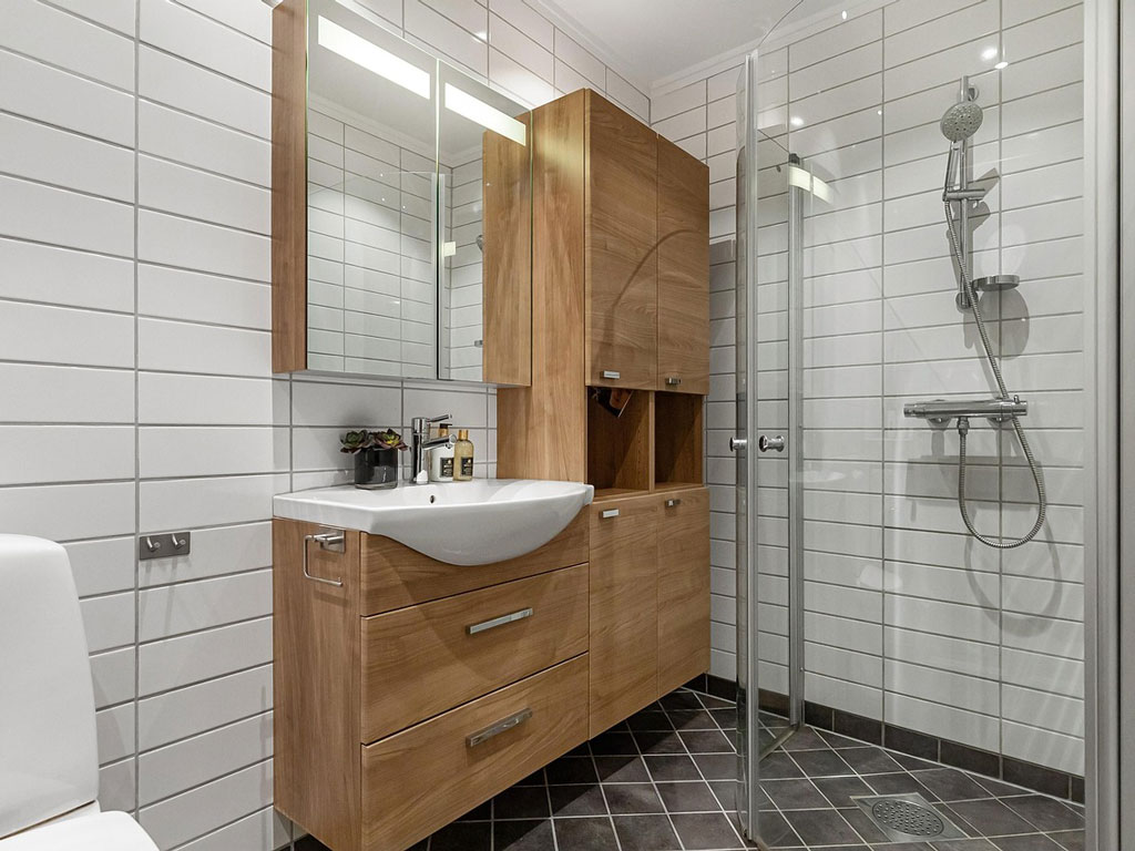 4 m² dilematu: Sprchový kout nebo vana?