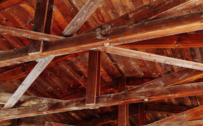 Zateplení stropu bytu: Kolik skutečně ušetříte a proč se to vyplatí?