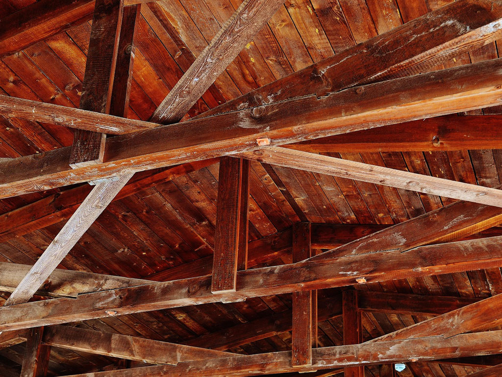 Zateplení stropu bytu: Kolik skutečně ušetříte a proč se to vyplatí?